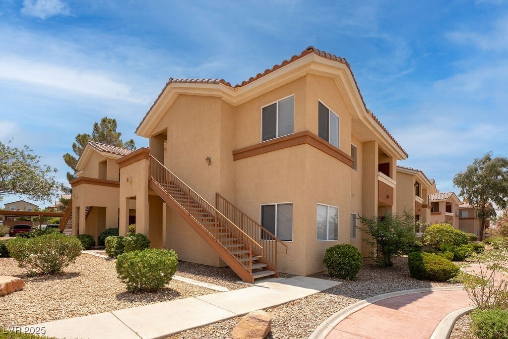 1050 E Cactus Ave in Las Vegas, NV - Building Photo