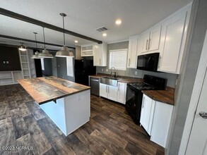 4555 Sea Pnes Dr SE in Southport, NC - Building Photo - Building Photo