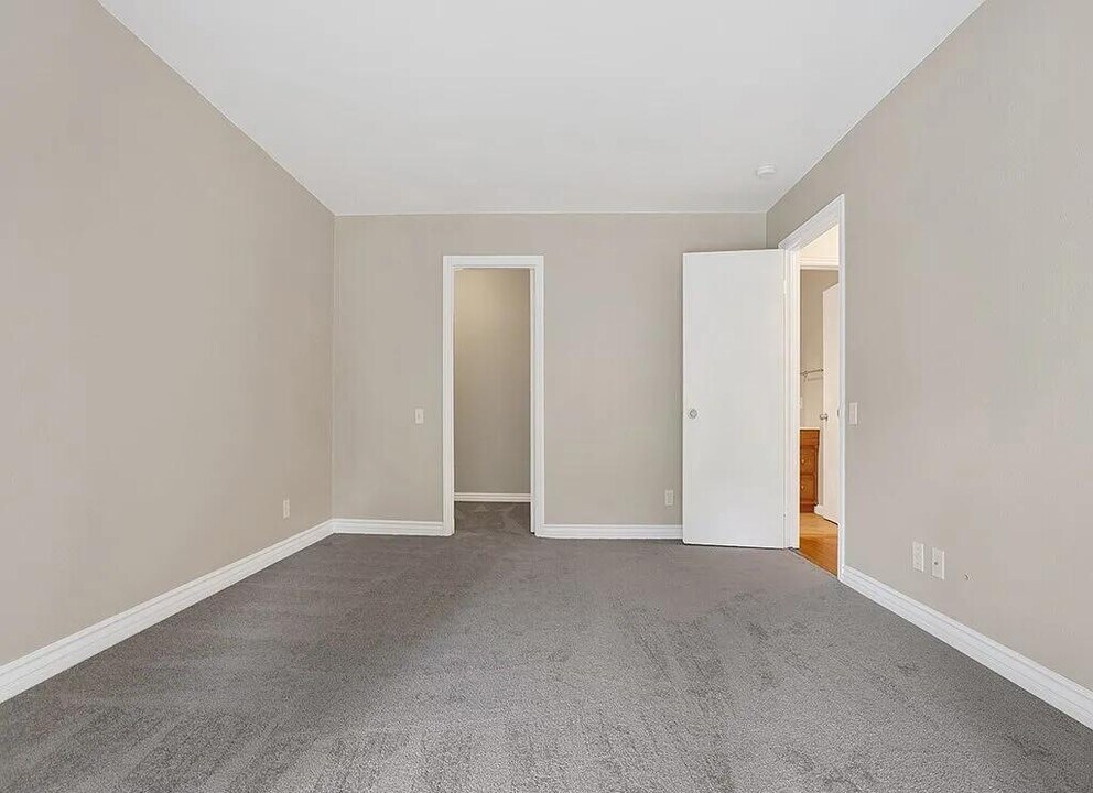 16879 Bluewater Ln in Huntington Beach, CA - Building Photo