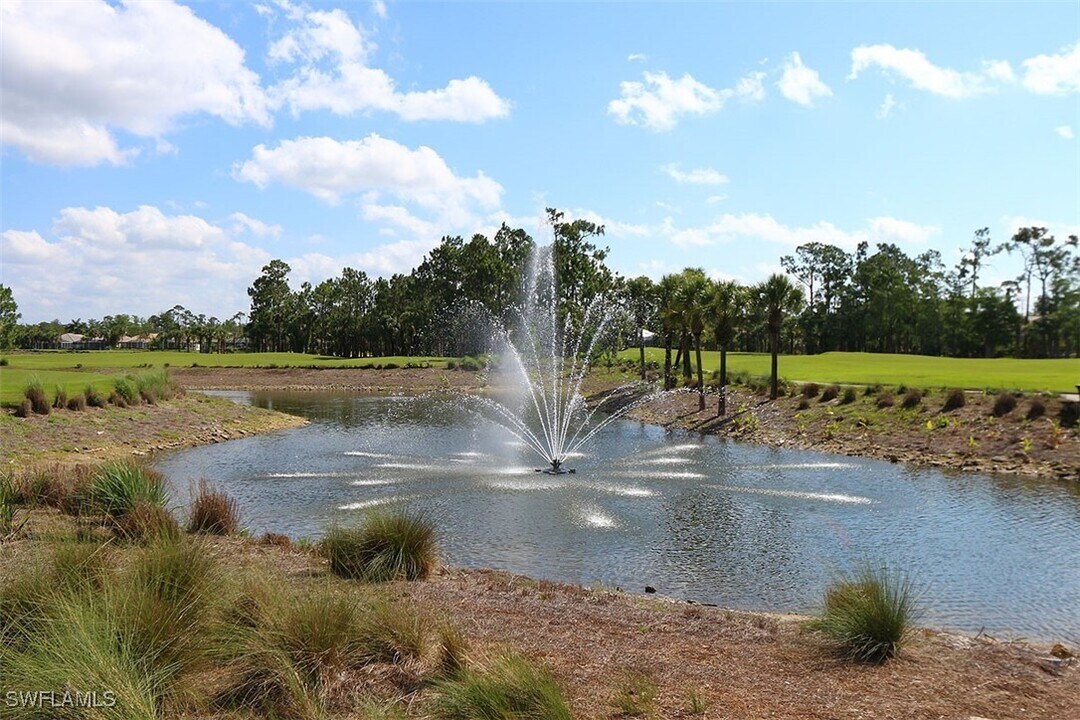 3940 Loblolly Bay Dr in Naples, FL - Foto de edificio