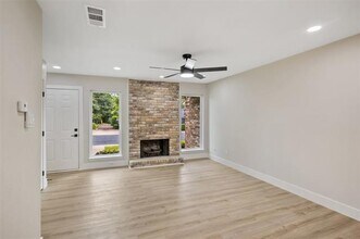 10720 Pagewood Dr in Dallas, TX - Building Photo - Building Photo