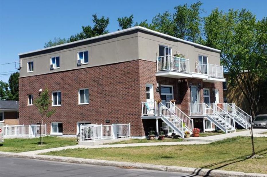 4083 Masson in Laval, QC - Building Photo