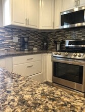 1279 Calle Bonita in Camarillo, CA - Foto de edificio - Building Photo