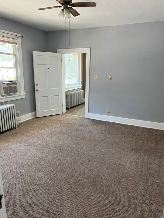 831 S Grand Ave W, Unit 2 in Springfield, IL - Building Photo