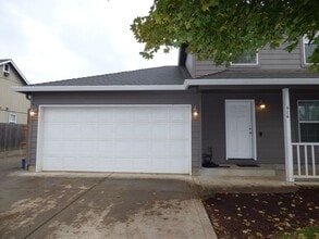 616 Wildflower Dr in Stayton, OR - Building Photo - Building Photo