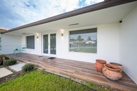 21225 NE 19th Ct in Miami, FL - Foto de edificio - Building Photo