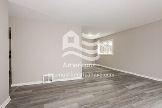 1048 Renshaw Dr in Ferguson, MO - Building Photo - Building Photo