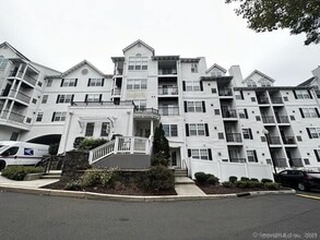 100 Glenbrook Rd in Stamford, CT - Building Photo - Building Photo