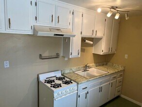 2583 N Palm Canyon Dr in Palm Springs, CA - Building Photo - Building Photo