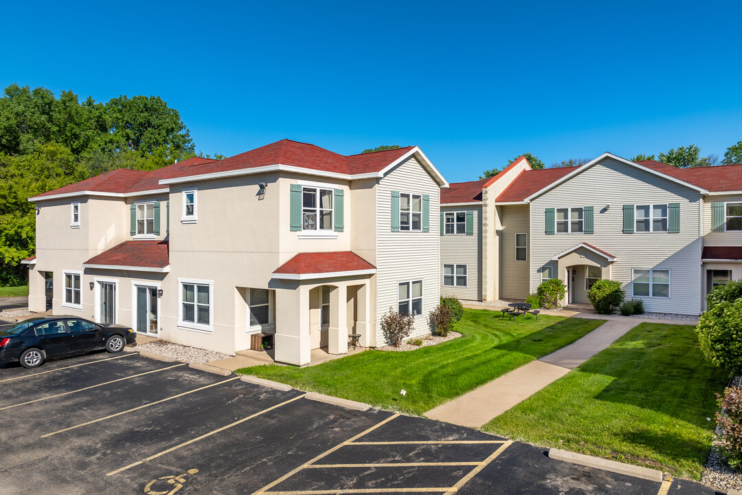 University Townhomes in Oshkosh, WI - Foto de edificio