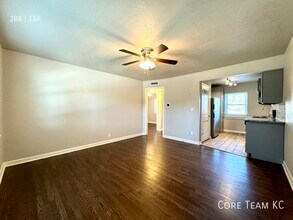 910 Emanuel Cleaver II Blvd.-Unit -4622-2S in Kansas City, MO - Foto de edificio - Building Photo