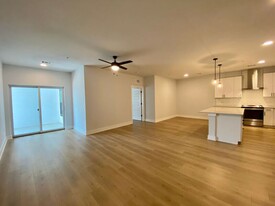 3101 Govalle Ave-Unit -Unit 307 in Austin, TX - Building Photo - Building Photo