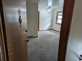 2 James Pl in Bloomington, IL - Building Photo