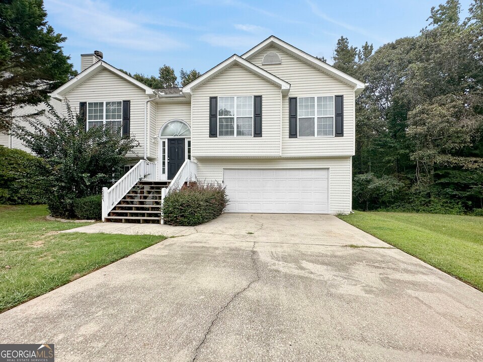 5087 Limerick Ln in Flowery Branch, GA - Building Photo