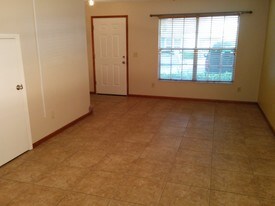 608 Lynchburg Dr in Brandon, FL - Building Photo