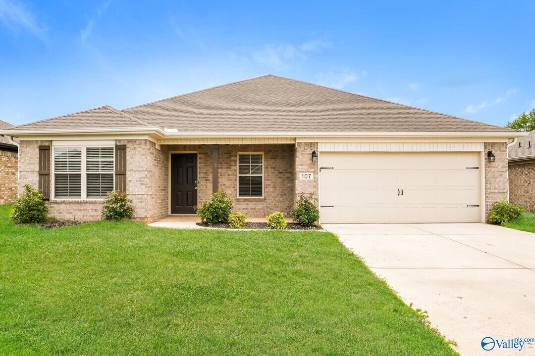 107 Ocean Springs Ave in Toney, AL - Building Photo