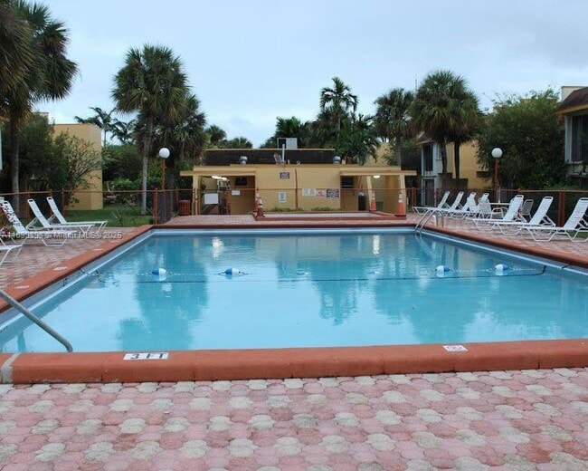 9370 W Flagler St in Miami, FL - Building Photo - Building Photo