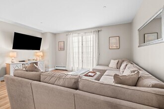 100 Shearwater Ct E in Jersey City, NJ - Foto de edificio - Building Photo