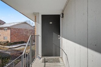 8095 Meadow Rd in Dallas, TX - Building Photo - Building Photo