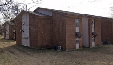 1100 Austin St in Sanger, TX - Building Photo - Building Photo