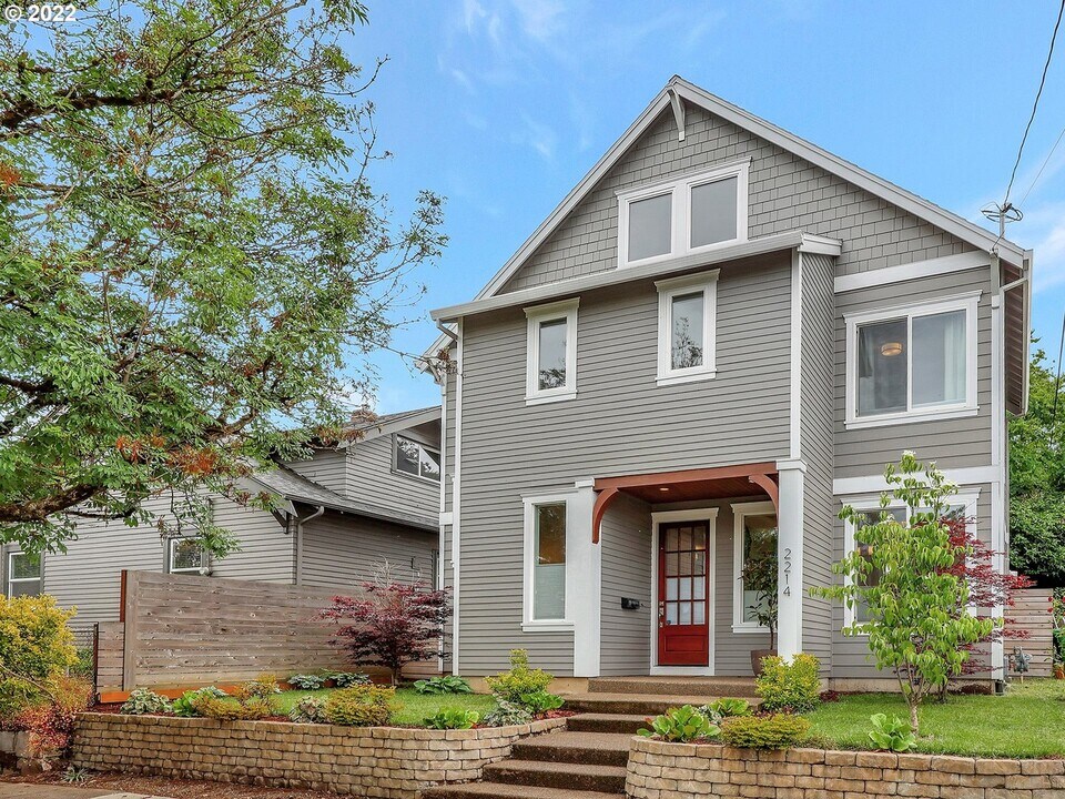 2214 N Farragut St in Portland, OR - Building Photo