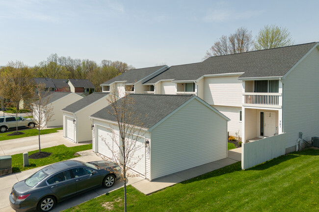 Robin Road Townhouses in Buffalo, NY - Building Photo - Building Photo