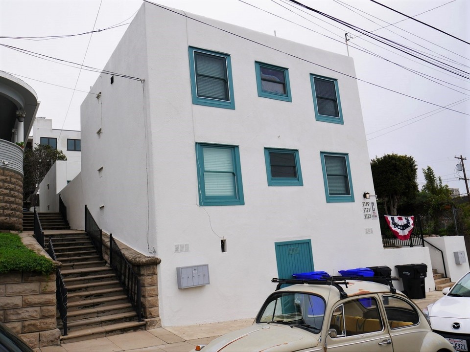 Albatross South in San Diego, CA - Building Photo