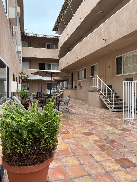 About 4315 Don Tomaso Dr in Los Angeles, CA - Building Photo