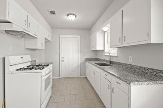 7411 Langley Rd in Houston, TX - Building Photo - Building Photo