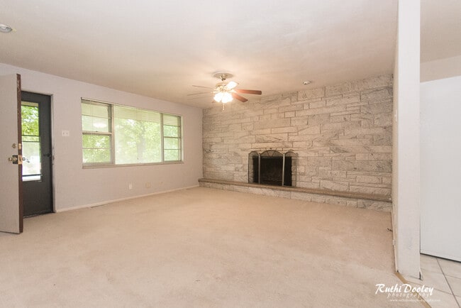 6303 Old St Louis Rd in Belleville, IL - Foto de edificio - Building Photo