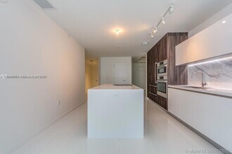 851 NE 1st Ave, Unit 4007 in Miami, FL - Building Photo - Building Photo