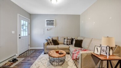 15 Grandview Ave in Oakland, NJ - Building Photo - Building Photo
