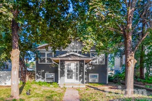 3218 N Washburn Ave in Minneapolis, MN - Building Photo