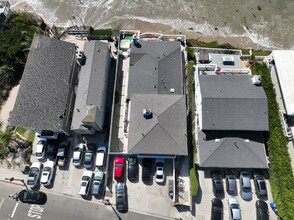 6555 Del Playa Dr in Isla Vista, CA - Building Photo - Building Photo