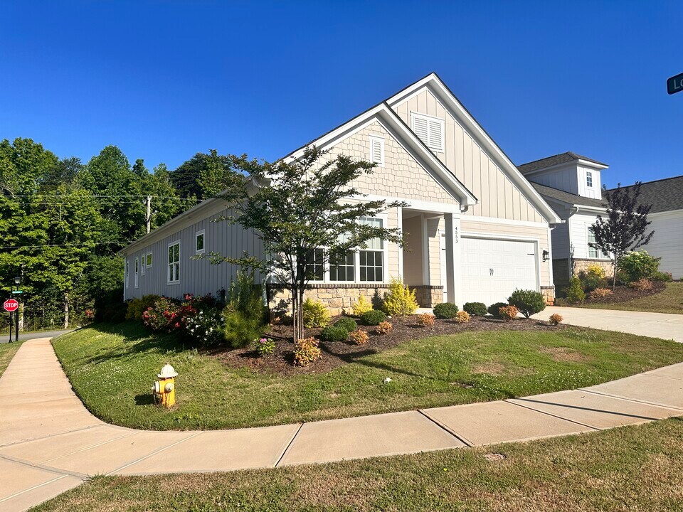 4553 Stellata Loop in Lake Norman of Catawba, NC - Building Photo