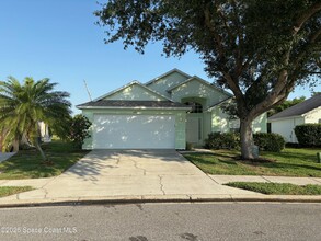 1080 Pine Creek Cir NE in Palm Bay, FL - Foto de edificio - Building Photo