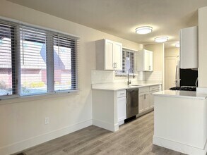 110 Montoya Dr in Branford, CT - Foto de edificio - Building Photo