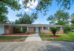 7541 Coleridge Rd in Panama City, FL - Building Photo
