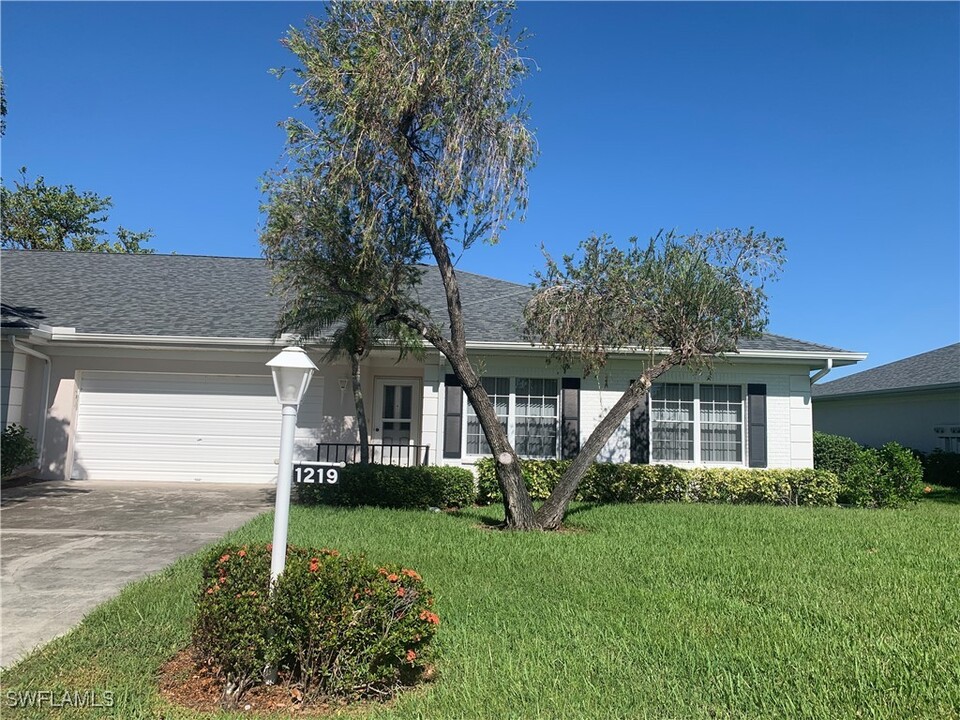 1219 Medinah Dr in Ft. Myers, FL - Building Photo