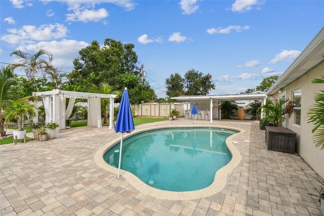 2580 Granada Cir W in St. Petersburg, FL - Building Photo - Building Photo