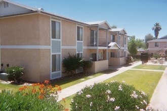 Bayfield Apartments in Blythe, CA - Foto de edificio - Building Photo