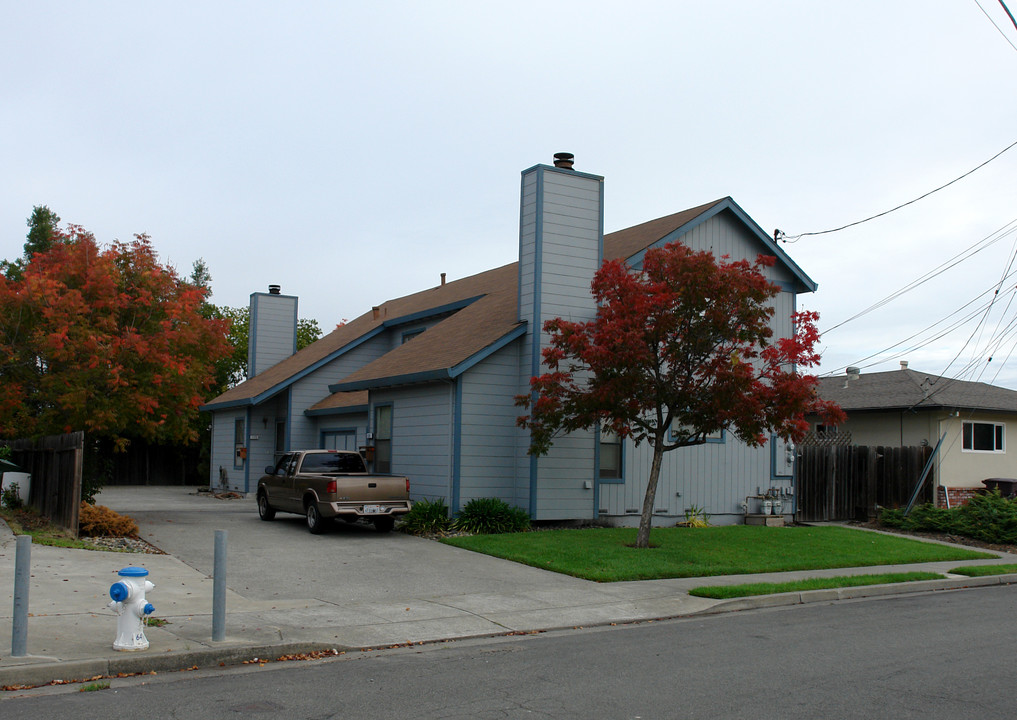 1121 Butte Ct in Santa Rosa, CA - Foto de edificio