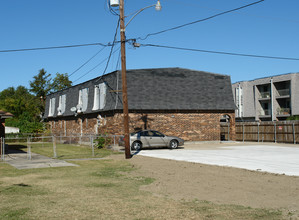 221 London Ave in Metairie, LA - Building Photo - Building Photo