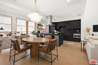 1035 N Vista St in West Hollywood, CA - Building Photo - Building Photo