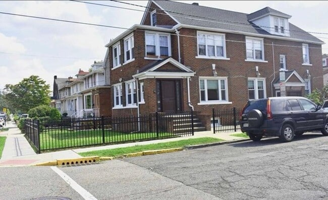 915 80th St in North Bergen, NJ - Foto de edificio - Building Photo