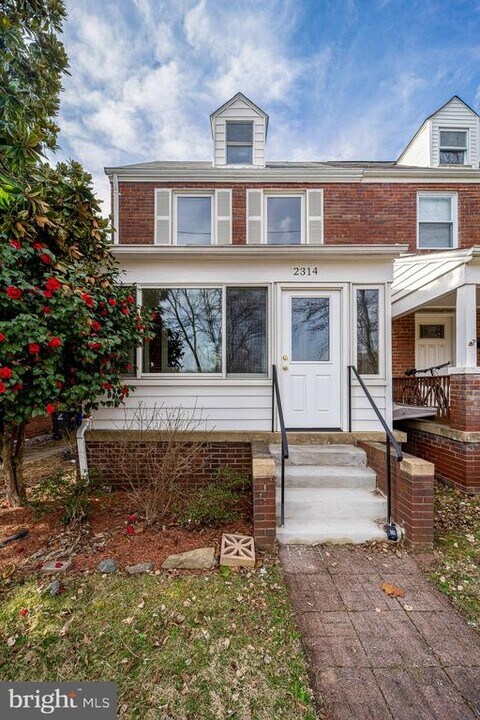 2314 Washington Blvd in Arlington, VA - Building Photo