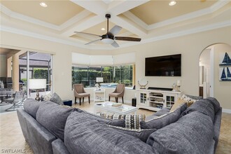 8754 Hideaway Harbor Ct in Naples, FL - Foto de edificio - Building Photo