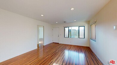 122 N Harper Ave in Los Angeles, CA - Building Photo - Building Photo