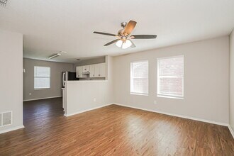 105 Teal Rd in Sanger, TX - Foto de edificio - Building Photo