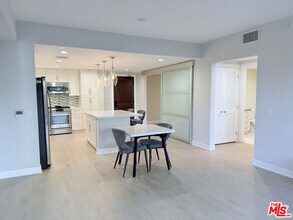 5015 Balboa Blvd in Los Angeles, CA - Building Photo - Building Photo